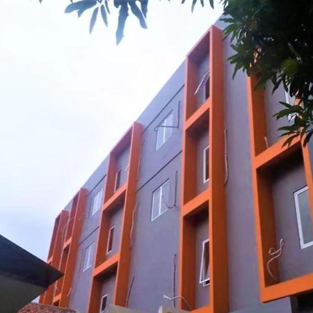 Giant Kost Hotel Tangerang Ngoại thất bức ảnh