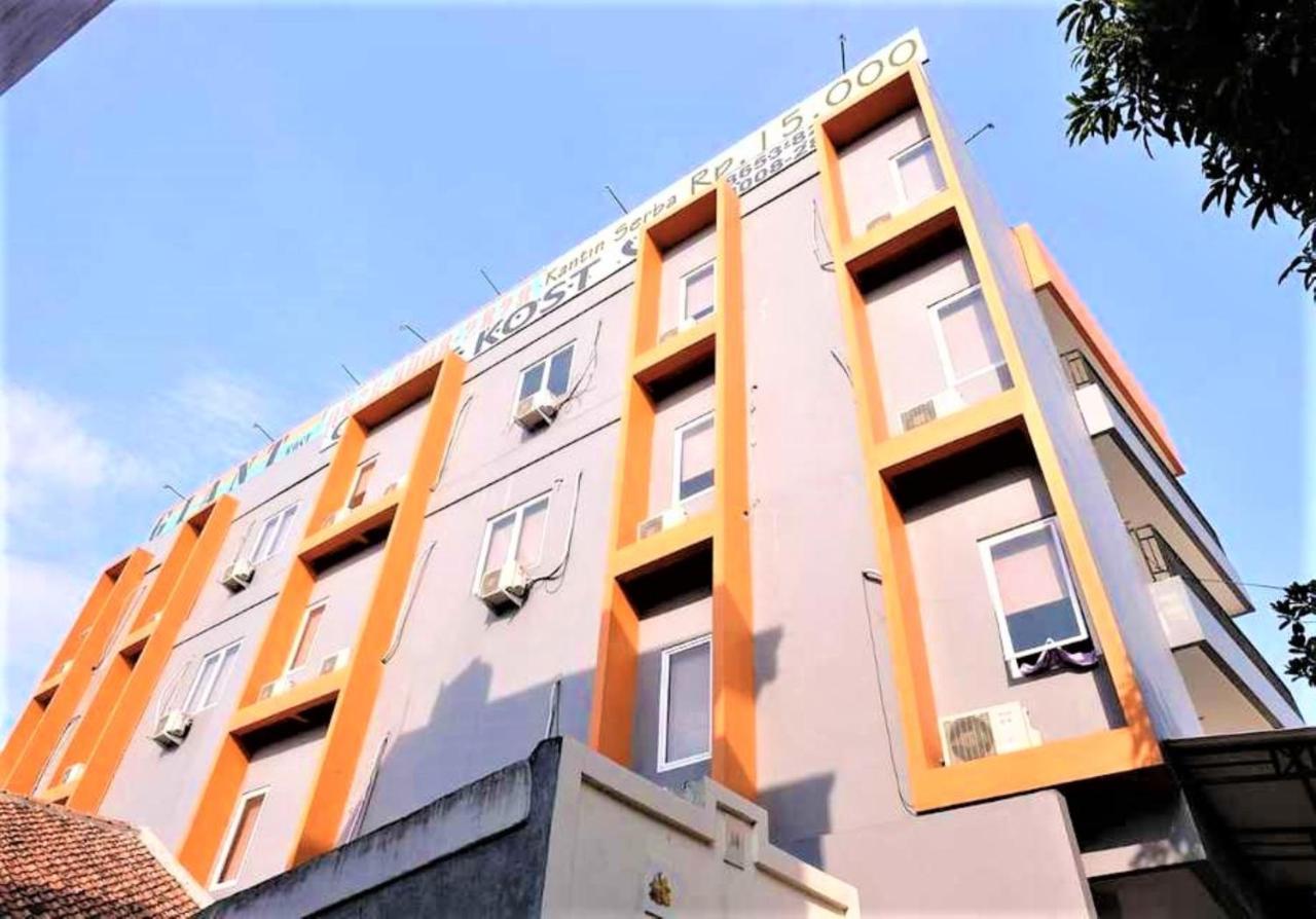 Giant Kost Hotel Tangerang Ngoại thất bức ảnh
